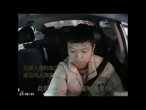 🇨🇳 聋哑司机偶遇聋哑乘客，无声世界温情相遇彼此真诚致敬 🇬🇧 A Deaf Driver and Passenger Connect in Silence thumbnail
