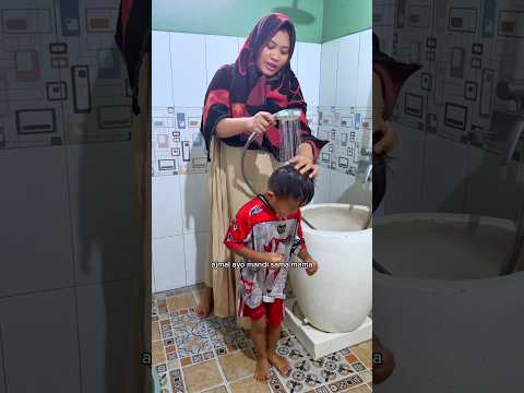 Ajmal engga mau mandi sama mama,maunya sama ayah thumbnail
