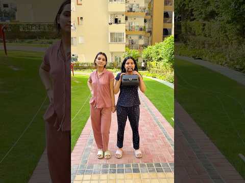Trend ke chakkar mein purse chori hogya 🤦🏻‍♀️😂 #priyalkukreja #shorts #ytshorts thumbnail