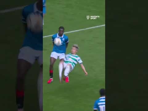 KRANKER Fallrückzieher im Old Firm ??? #shorts thumbnail
