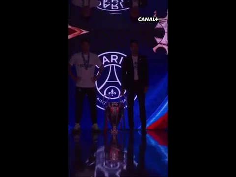 Le trophée de la Ligue des champions au Parc 🤩 thumbnail