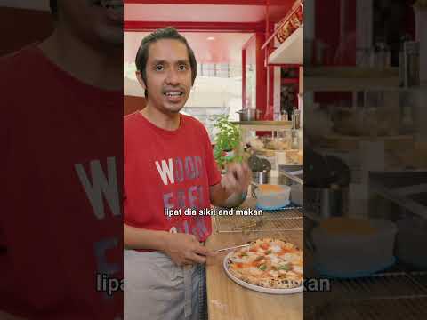 Orang Itali Gunting Pizza Macam Ni #shorts thumbnail