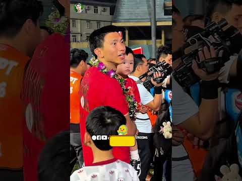 Đoàn Văn Hậu nổi trận lôi đình với vợ ngay chốn đông người..? #football #bongda #doanvanhau thumbnail
