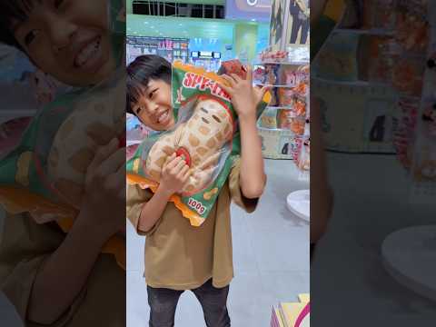 Kakak Rafa Beli Kacang Raksasa #shorts thumbnail