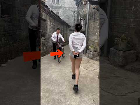 Cycle Wala Katai iski husnn ki diwana ho jata hai 🫠(Bola toh katai bawal) #shorts #funny #trending thumbnail