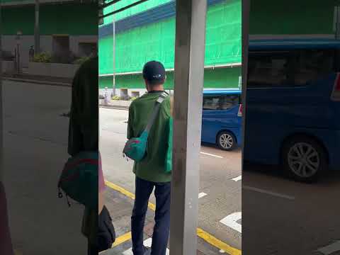 直擊 - (意外後現場) 長沙灣16歲巴士迷遭私家車撞傷 追拍巴士亂過馬路招禍 thumbnail