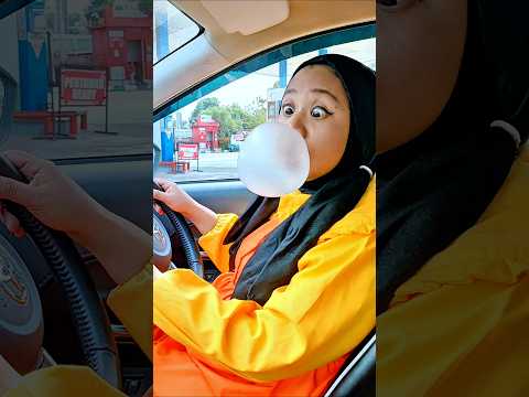 Ibu Squidgame Makan Permen Karet di Gangguin Orang gila thumbnail