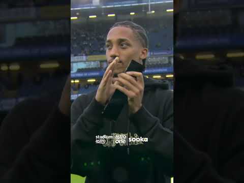 João Pedro receives his Chelsea Men’s Player of the Season award ?? #AstroPL thumbnail