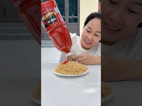 Cách ăn mỳ tôm với tương ớt đúng cách??️??️? #funny #shorts thumbnail