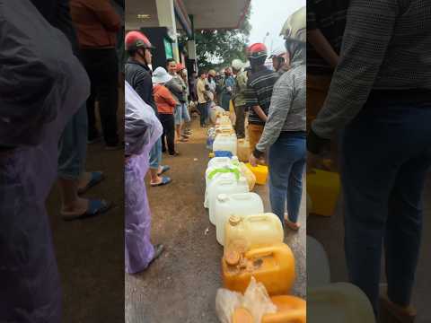 Nghe Tin Xăng E10, Bà Con Đổ Xô Tích Trữ Xăng 95 thumbnail