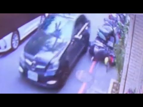 【車禍影片】停在路邊被撞  警察聯繫對方兩個月都不到場（2025.12.29 臺北市松山區民生東路三段113巷 thumbnail