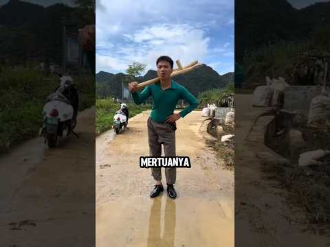Cowok Ini Punya Cara Anti Banjir Paling Gak Masuk Akal! #viral #shortvideo thumbnail