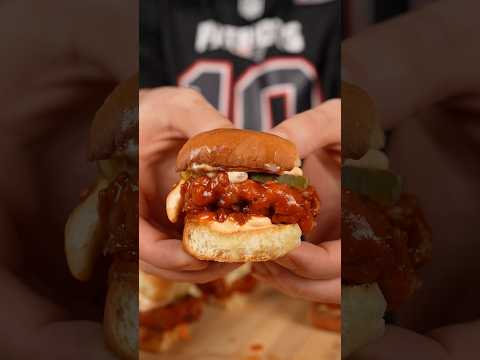 Chipotle Honey Sliders for Game Day @Kingshawaiian #kingshawaiian #slidersunday #easyrecipe thumbnail