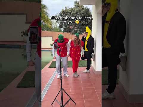 POV: Cuando No Me Dejan Salir En Un Video De Frutas Con IA 😂🚀 Paul Ferrer #short thumbnail