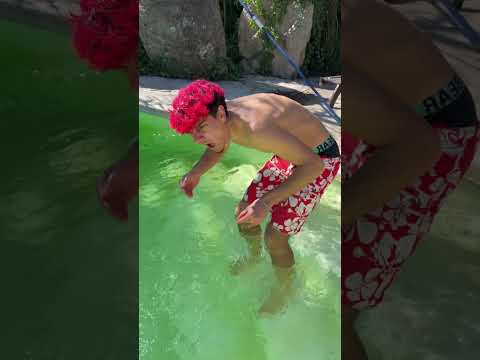 Me INFECTO el OJO en una PISCINA TOXICA! thumbnail