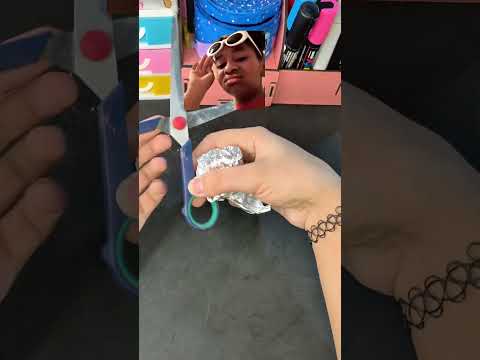 Kesmeyen makasları kesici hale getirme yöntemi deniyorum 🙂‍↔️👀 thumbnail