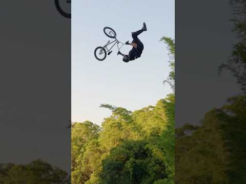 World Record for Most Tailwhips ever on BMX?🤚🏼 thumbnail