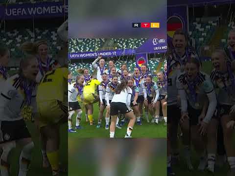 Und genau so feiert man den Titel richtig! ? | U 17-Europameisterschaft | RTL Sport thumbnail