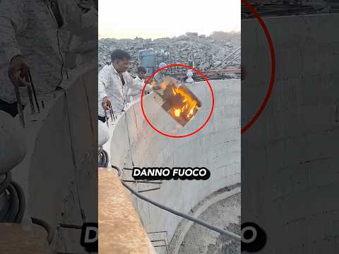 Perché gettano il fuoco nelle fosse? 🔥🕳️🤔 thumbnail