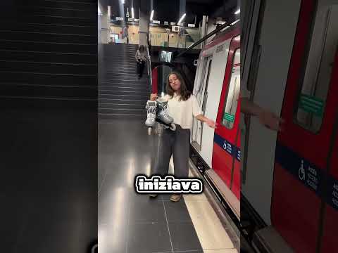Ha perso il treno quindi ha pattinato fino alla scuola!🤯 thumbnail