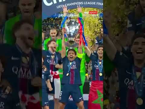 Il Paris Saint-Germain 𝐚𝐥𝐳𝐚 𝐚𝐥 𝐜𝐢𝐞𝐥𝐨 𝐝𝐢 𝐁𝐮𝐝𝐚𝐩𝐞𝐬𝐭 la sua seconda Champions League CONSECUTIVA 🏆 thumbnail