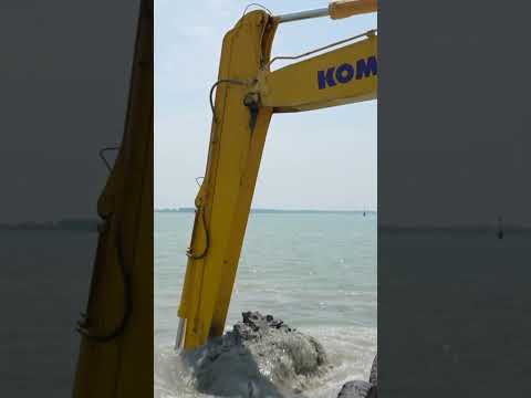 #dredging #excavator #digger #construction #komatsu #heavyequipment thumbnail