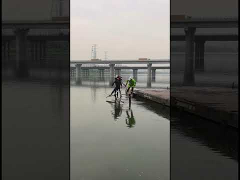 Cú ngã ván lướt sóng tập thể #memevietnam #meme #funny #haihuoc thumbnail