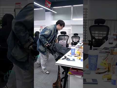 البنت قررت تنام في العمل بدون ما يشوفها المدير !! #shorts thumbnail