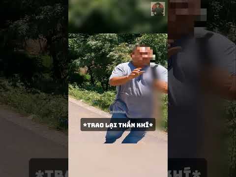 Biker giúp tài xế container đuổi theo tên trộm! @charlysinewan    #shorts thumbnail