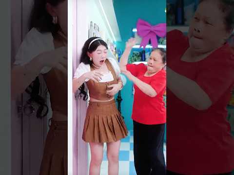 It would've been better if you didn't help at all 😂 🍽️ 🥟#taihoa #funny #shorts thumbnail