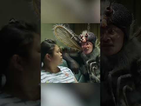 🦟💥 البعوض العملاق سخر من المرأة البدينة… لكن النهاية كانت صادمة! 😂😱 thumbnail