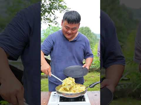 Ermao is being chased by a dinosaur #mukbang #funny thumbnail
