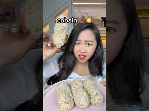 COBAIN KUE EEK KUCING 😱 | Klara Tania #shorts thumbnail