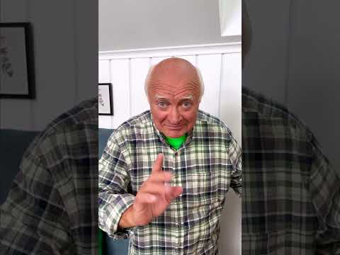Opa verwandelte ihr Bett in einen POOL-Streich! 😂💦 #Opa #Streich #Pool thumbnail