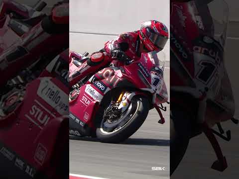 Nicolo Bulega braking hard in FP1 at Aragon 🔥 | 2026 #AragonWorldSBK 🇪🇸 thumbnail