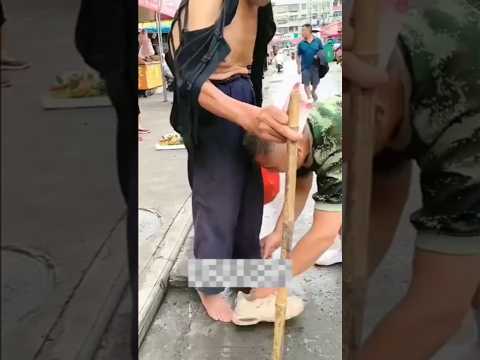 He didn't just help a man...he gave back hope #short,#kindness,#help thumbnail