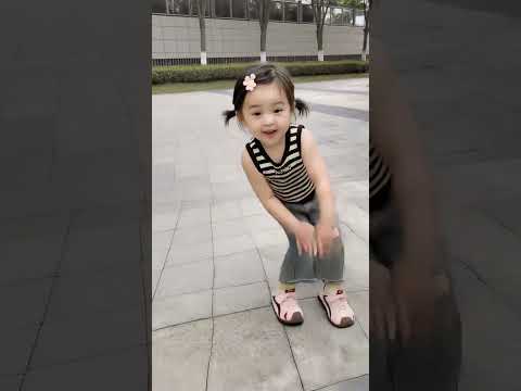 3岁萌娃跳霹雳舞，真有两下子！ #萌娃跳舞#爱跳舞的宝宝#人类幼崽越养越上头 #霹雳舞 thumbnail