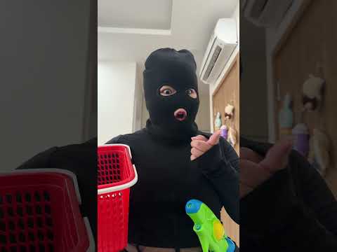 THIS THIEF IS A GOOD PERSON 🥸 #funny #shorts thumbnail