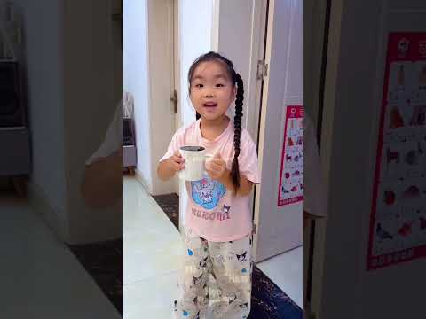 Khi Bố Bị Con Gái Gậy Ông Đập Lưng Ông 😅 thumbnail