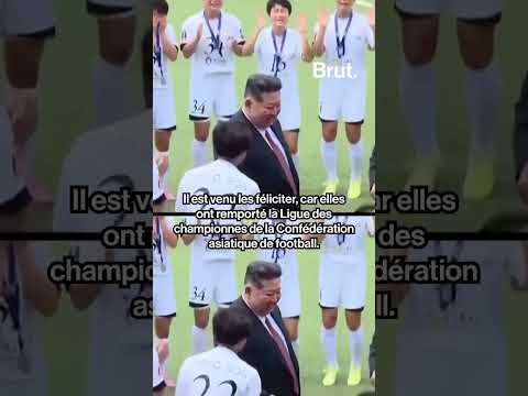 Les images lunaires des footballeuses nord-coréennes, en pleurs devant Kim Jong-un. thumbnail