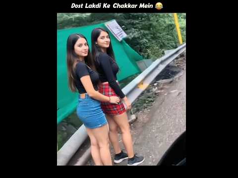 Dost Lakdi Ke Chakkar Mein 🤣 Pakd liya 😂 Crazy Moment | Cockroach Janta party thumbnail