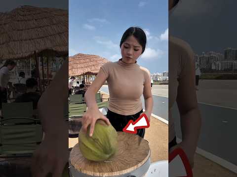 Unbelievable! This Girl Left Her Customer Completely Shocked.. ?? thumbnail