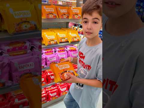 اشتريت لخلودة اندومي كوري لان عينو مقروصة 🥲 thumbnail