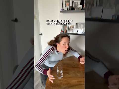 Hoe bedoel je, je krijgt die pil niet door je strot heen? ? thumbnail