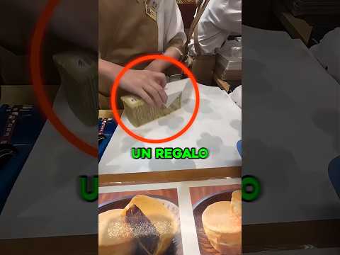 envolver un regalo tan rápido y tan bien solo es posible en japón 🤯 #shorts thumbnail