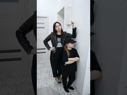 Knocking on the wall ?? Tiktomiki short video thumbnail