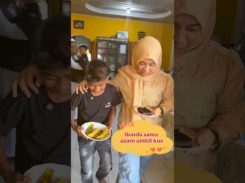 Bunda sama azam ambil kue hari raya dirumah tetangga sebelah😂 thumbnail