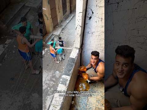 مقلب اكياس المايه هتعيده الفيديو مليار مره😂😂😂#omar_elmagic #shorts #funny thumbnail