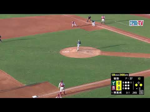 05/30 台鋼 VS 樂天 二局下，林政華敲安上壘，但遭劉時豪阻殺出局，樂天留下一三壘殘壘 thumbnail