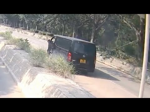 車CAM直擊 - 呢位貨Van師傅有料呀😂 環保大道逆線行駛  thumbnail